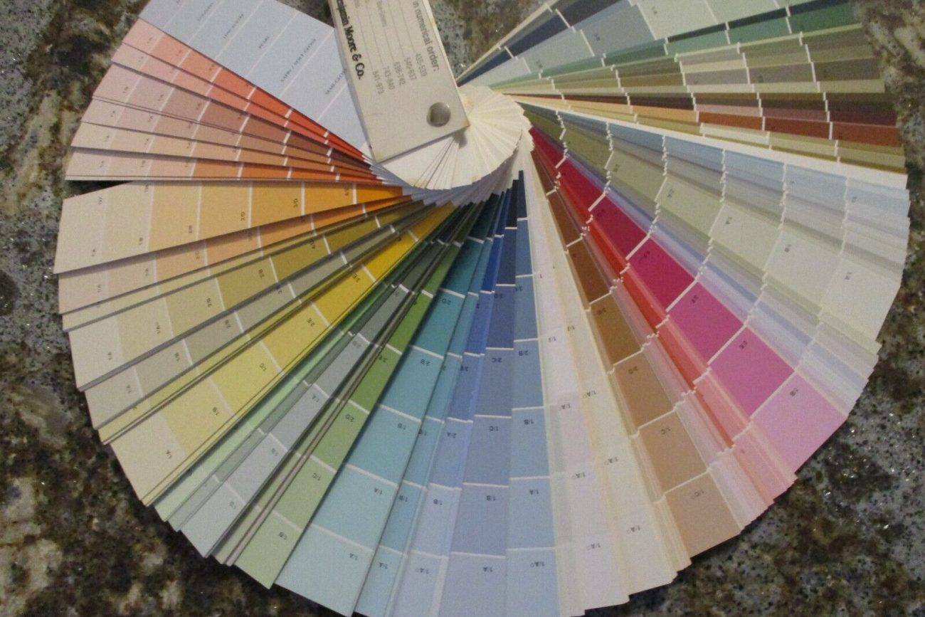 Benjamin Moore Balboa Mist OC-27: Paint Color Review