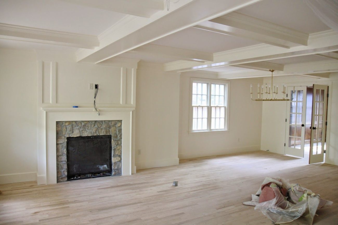 Benjamin Moore Navajo White OC-95 Paint Color Review