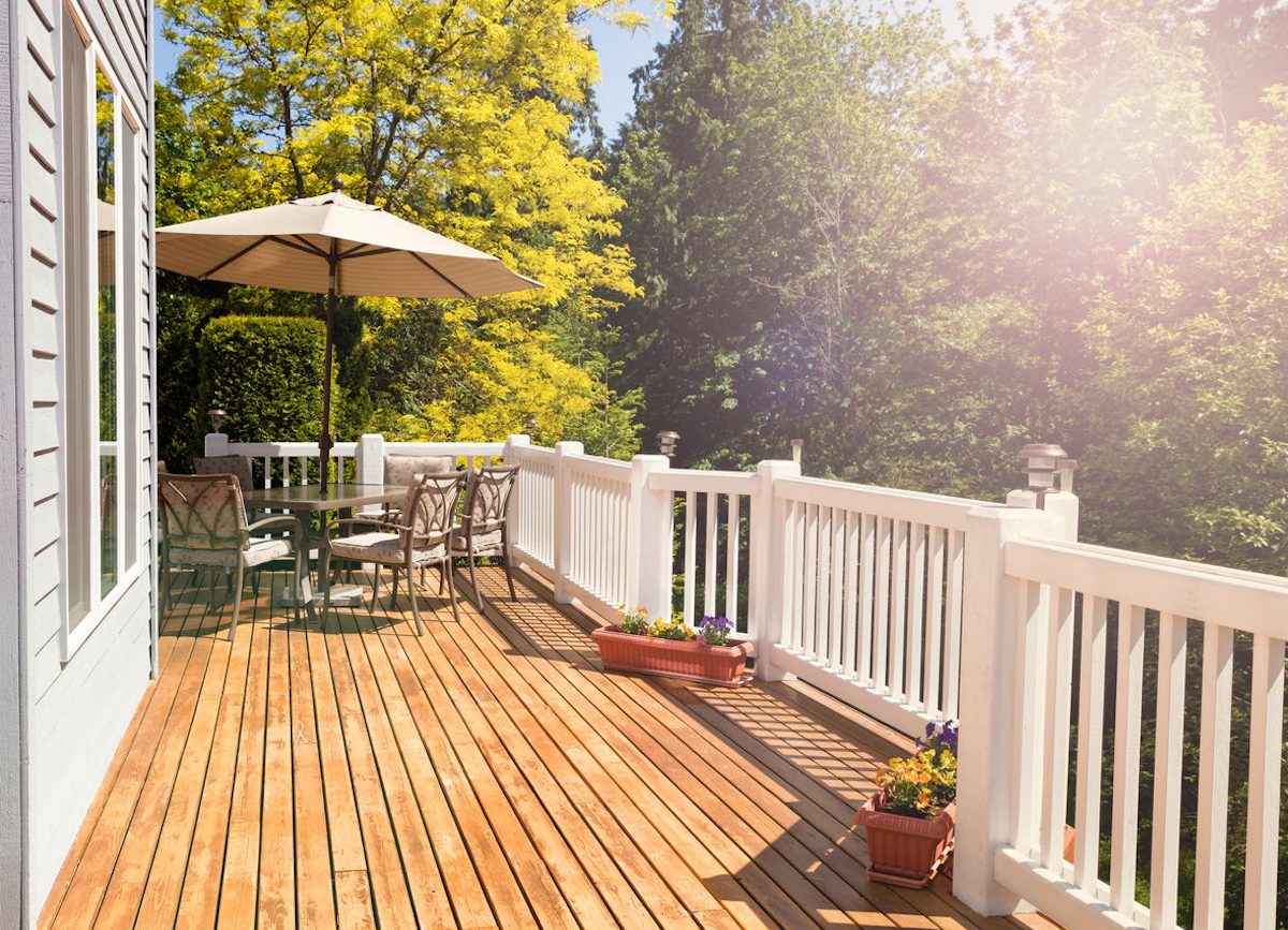 Deck Railing Ideas for a Modern Outdoor Space