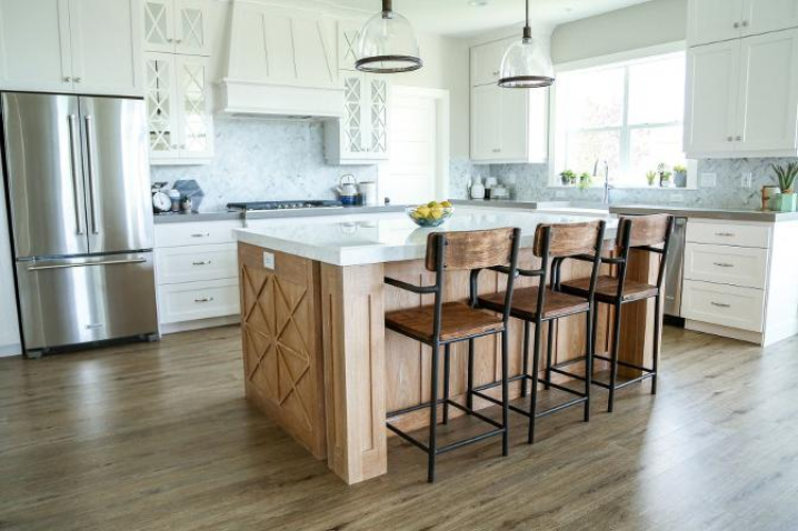 Kitchen Cabinets in Eider White