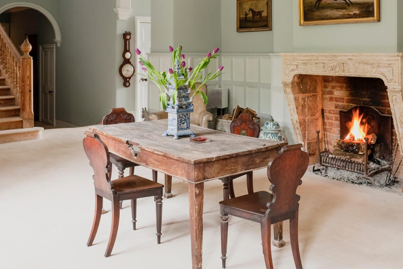 Mid Century Modern Dining Tables that are Timeless