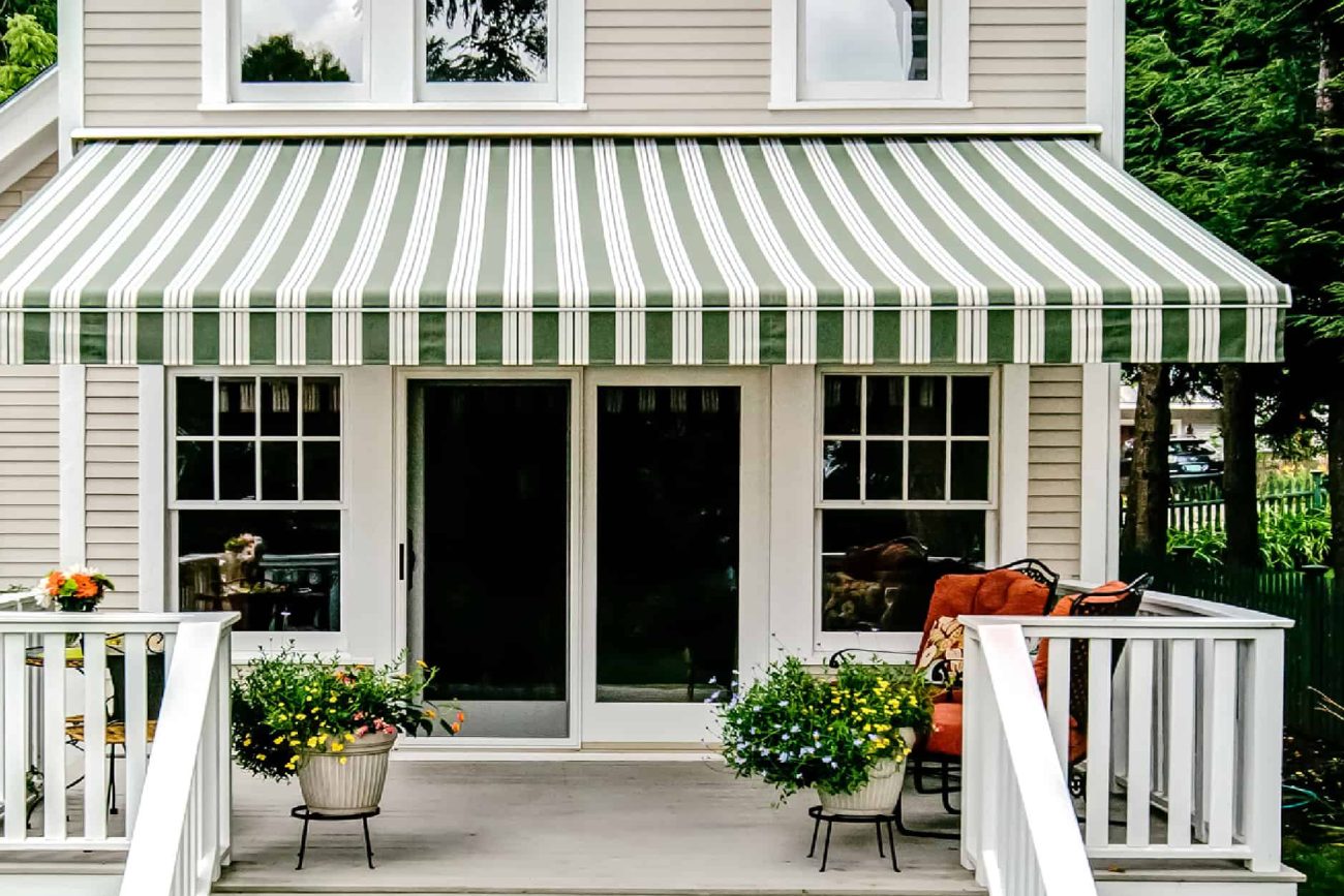 Protection with Retractable Awning